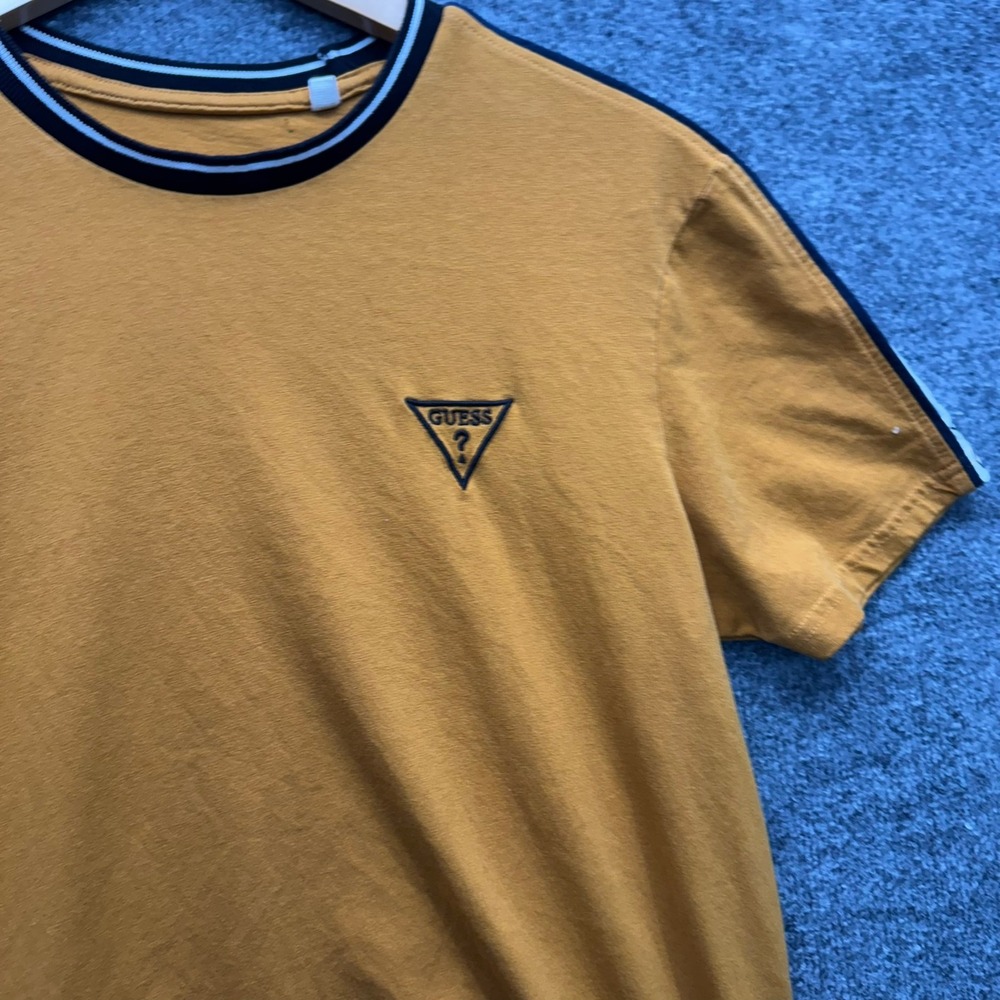 Guess T-Shirt Men's Size M Mustard Yellow Short Sleeve Graphic Logo Tee Casual‎ - Picture 4 of 13
